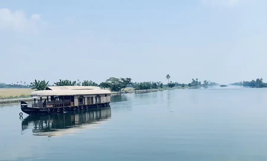 Kerala Backwaters: Alleppey Houseboat & Kayaking photo 3